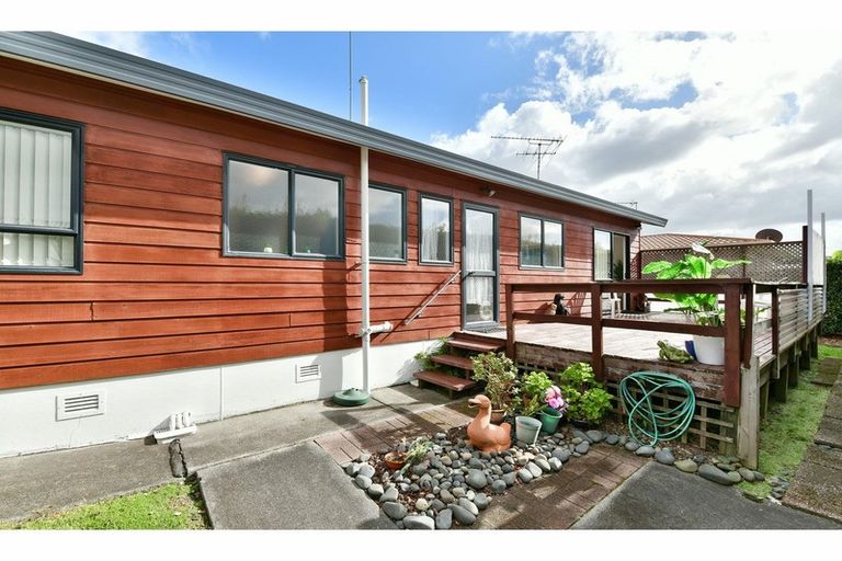 Photo of property in 2/28 Lakeside Drive, Orewa, 0931