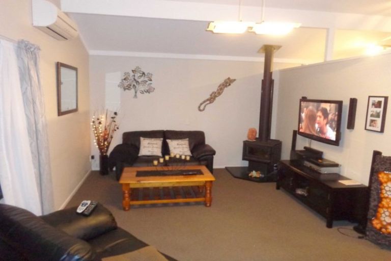 Photo of property in 24 Olive Terrace, Paraparaumu Beach, Paraparaumu, 5032