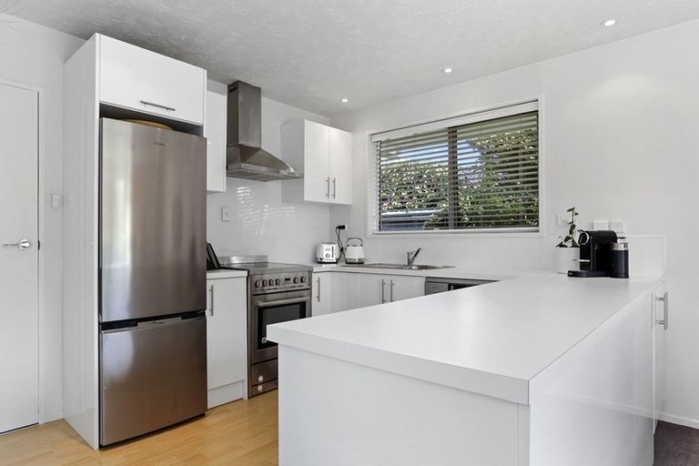 Photo of property in 16 Oakfield Street, Burnside, Christchurch, 8053