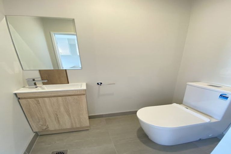 Photo of property in 39 Kaimai Avenue, Massey, Auckland, 0614