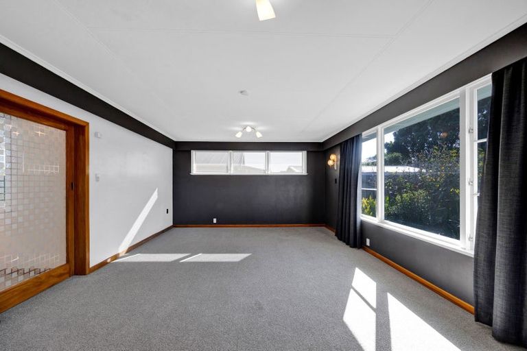 Photo of property in 5 Domett Street, Opunake, 4616