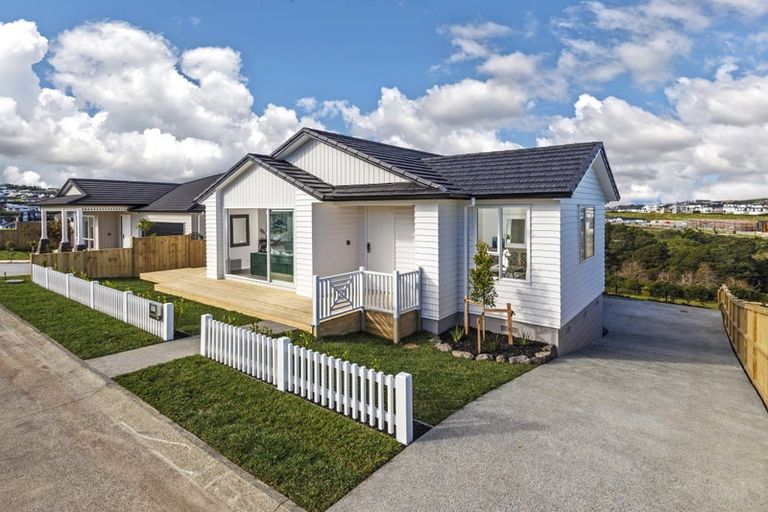 Photo of property in 10 Bine Crescent, Orewa, 0931