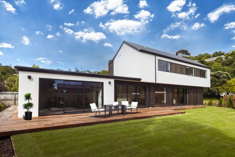 Photo of property in 17 Aratoro Place, Mount Pleasant, Christchurch, 8081