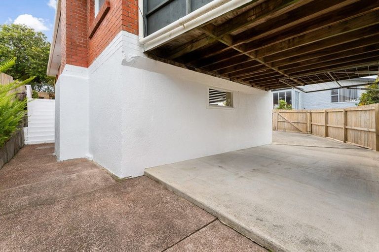 Photo of property in 1/625 Beach Road, Rothesay Bay, Auckland, 0630