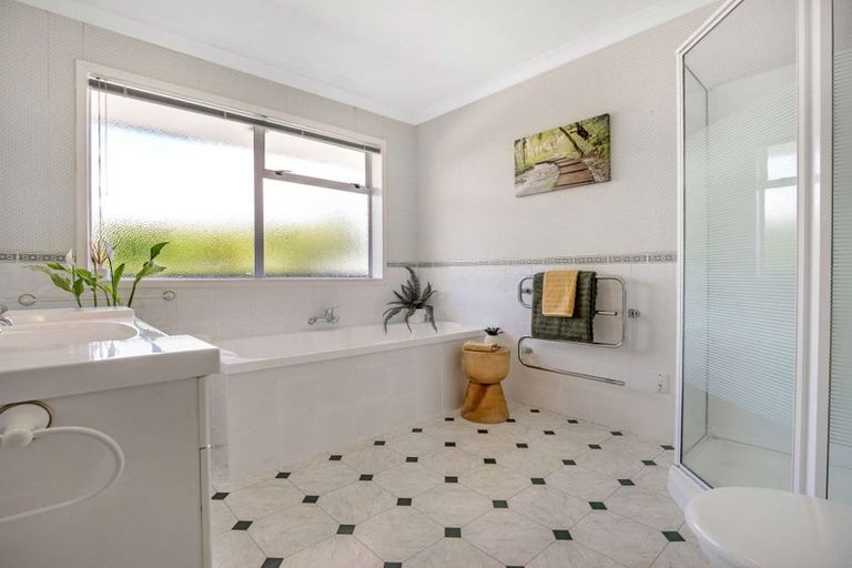 Photo of property in 25 Hillcrest Road, Otumoetai, Tauranga, 3110
