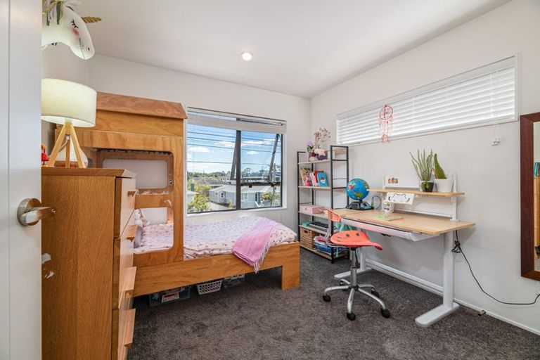 Photo of property in 1/4 Edgerton Road, Te Atatu Peninsula, Auckland, 0610