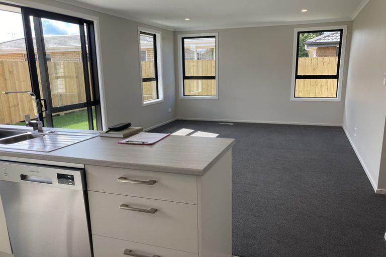 Photo of property in 49u2 Holland Road, Fairfield, Hamilton, 3214
