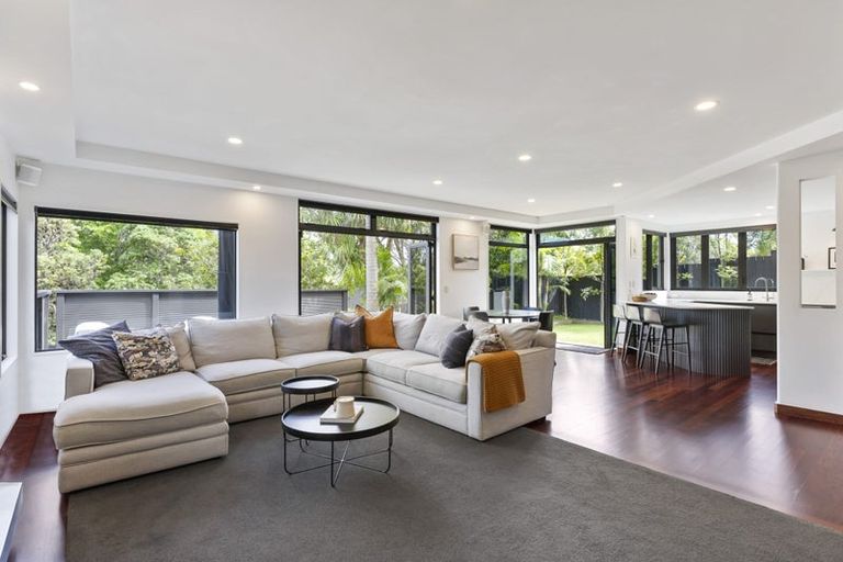 Photo of property in 25a Barron Drive, Green Bay, Auckland, 0604