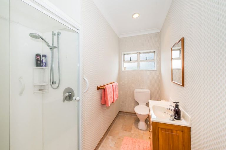 Photo of property in 1 Greenaway Road, Waikanae, 5036