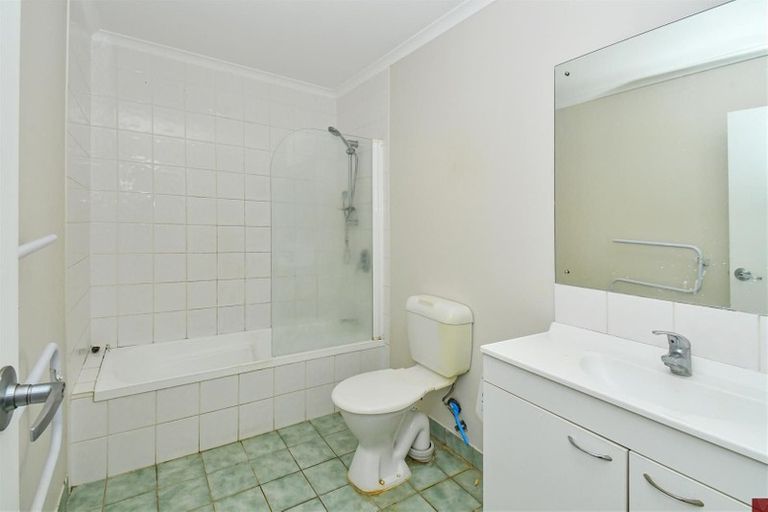 Photo of property in 98a Naylors Drive, Mangere, Auckland, 2022