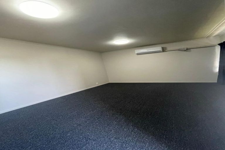 Photo of property in 2/37 Clevedon Road, Papakura, 2110
