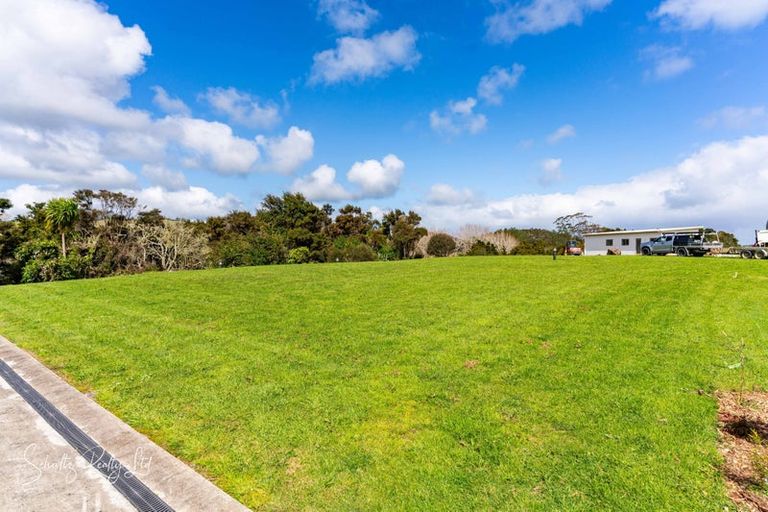 Photo of property in 11 Manaaki Circle, Paparoa, 0571