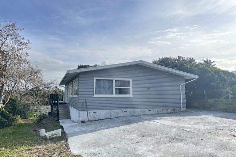 Photo of property in 5a Springbank Lane, Te Atatu Peninsula, Auckland, 0610