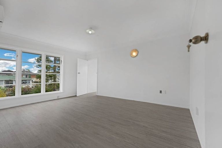 Photo of property in 28 Ellen Street, Manurewa East, Auckland, 2102