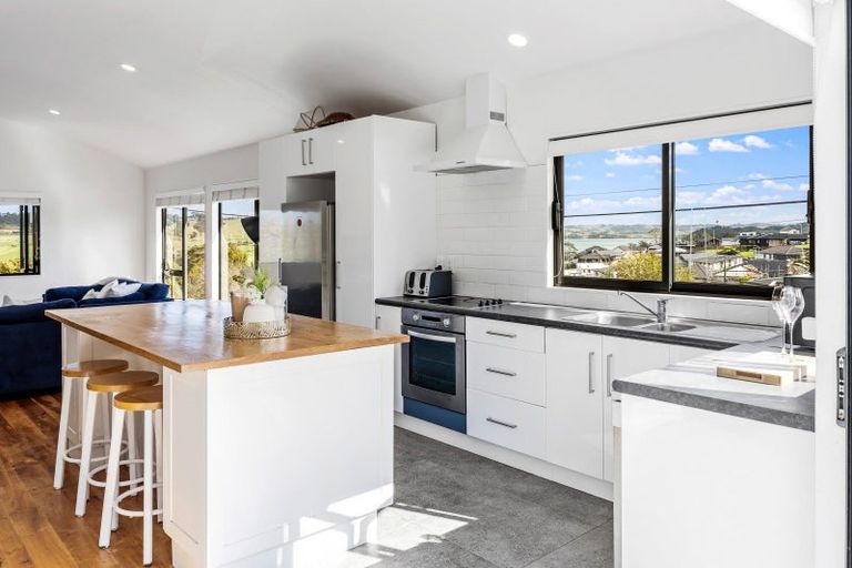 Photo of property in 8 Brigitte View, Snells Beach, 0920