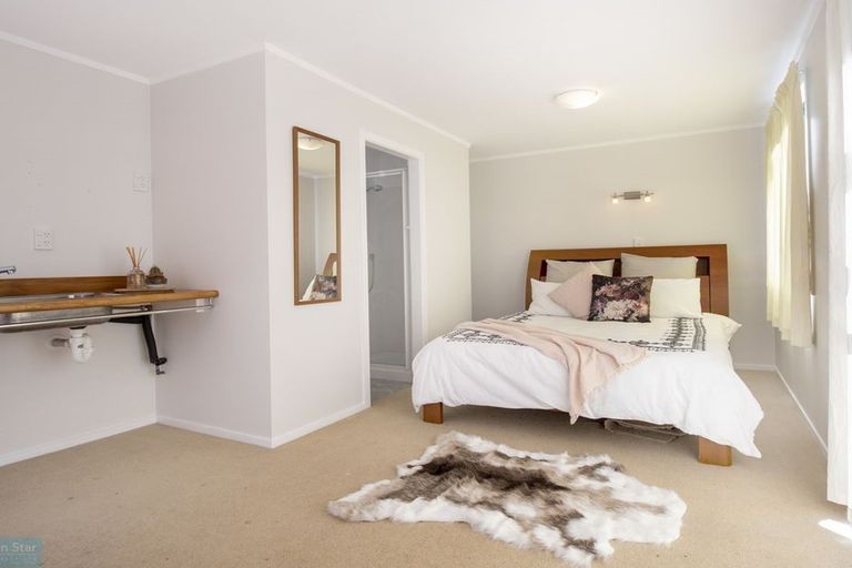 Photo of property in 21 Solander Place, Whitby, Porirua, 5024