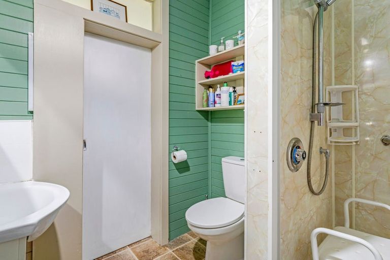 Photo of property in 11 Bear Street, Waverley, 4510