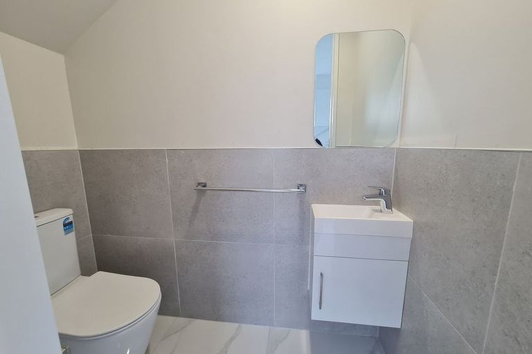 Photo of property in 3/532 Glenfield Road, Glenfield, Auckland, 0629