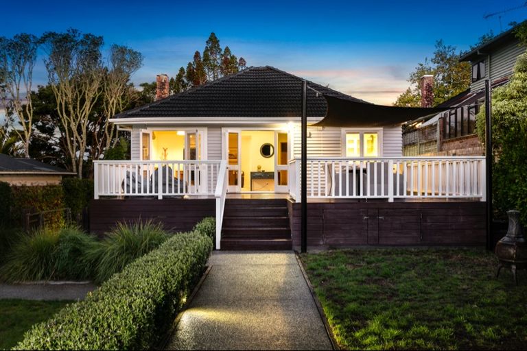 Photo of property in 18 Glade Place, Birkenhead, Auckland, 0626