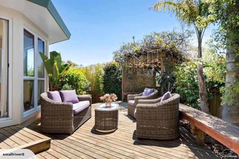 Photo of property in 22 John Brooke Crescent, East Tamaki Heights, Auckland, 2016