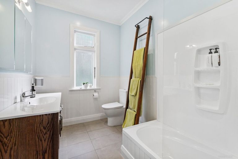 Photo of property in 54b Severn Street, Island Bay, Wellington, 6023