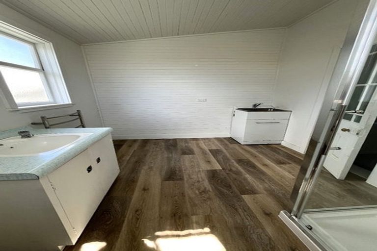 Photo of property in 100 Broadway, Carterton, 5713