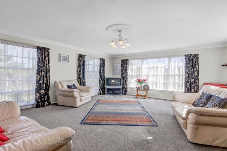 Photo of property in 32 Hillcrest Place, Avonhead, Christchurch, 8042