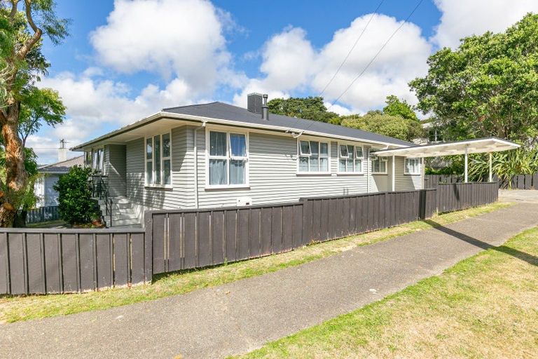 Photo of property in 45 Victory Crescent, Tawa, Wellington, 5028