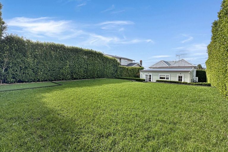 Photo of property in 12 Richmond Avenue, Northcote Point, Auckland, 0627