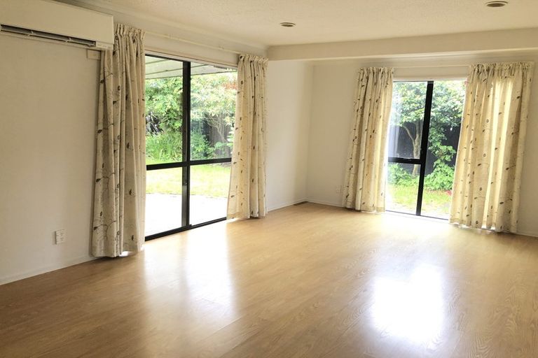 Photo of property in 2/33 Glenharrow Avenue, Avonhead, Christchurch, 8042