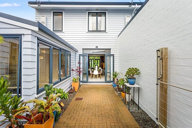 Photo of property in 34 Gunner Drive, Te Atatu Peninsula, Auckland, 0610