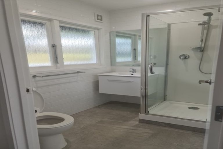 Photo of property in 15 Crompton Road, Massey, Auckland, 0614