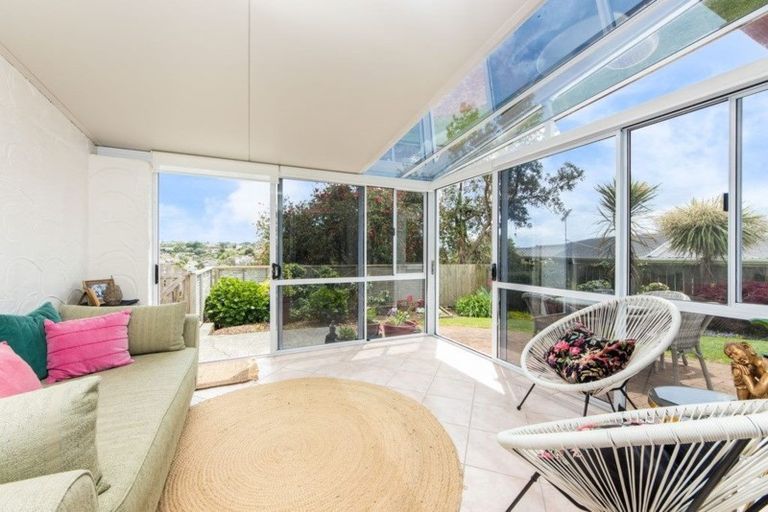 Photo of property in 1/19 Hollyhock Place, Browns Bay, Auckland, 0630