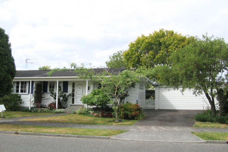 Photo of property in 40 Brightwater Crescent, Totara Park, Upper Hutt, 5018