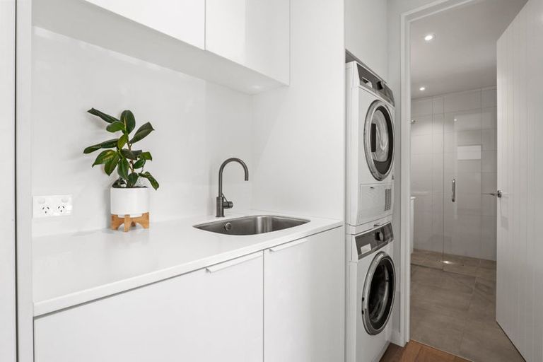 Photo of property in 2 Eichardt Place, Jacks Point, 9371