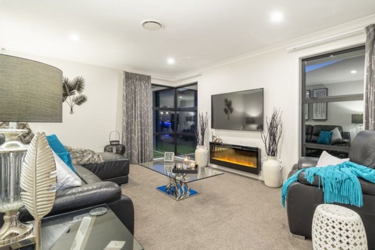 Photo of property in 12 Lakeside Terrace, Omokoroa, 3114