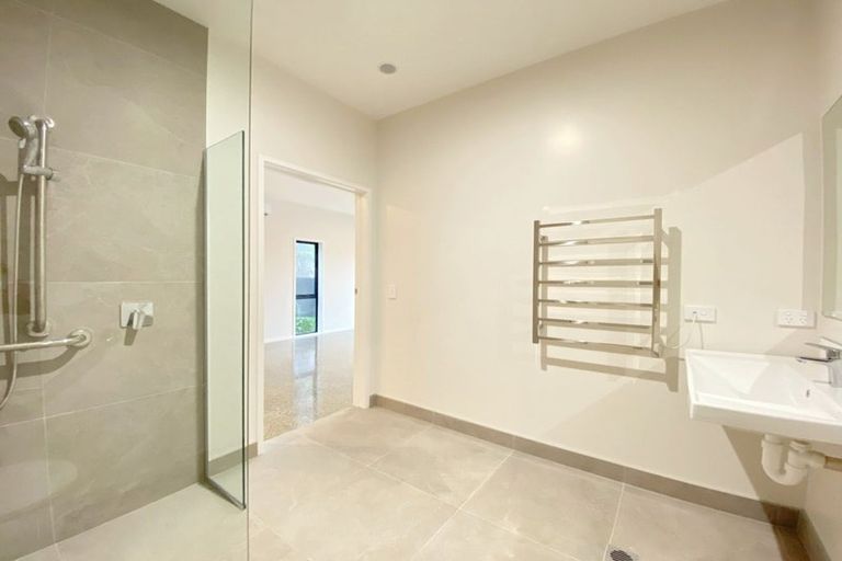 Photo of property in 9 Whakarato Way, Takanini, 2112