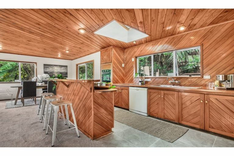 Photo of property in 17 Scenic Drive, Titirangi, Auckland, 0604