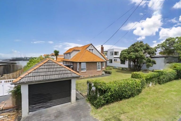 Photo of property in 31 Norwood Road, Bayswater, Auckland, 0622