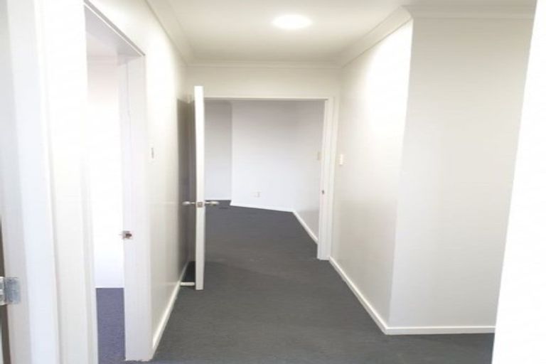 Photo of property in 10 Piriti Place, Weymouth, Auckland, 2103