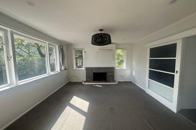 Photo of property in 8 Celsmere Lane, Te Atatu Peninsula, Auckland, 0610