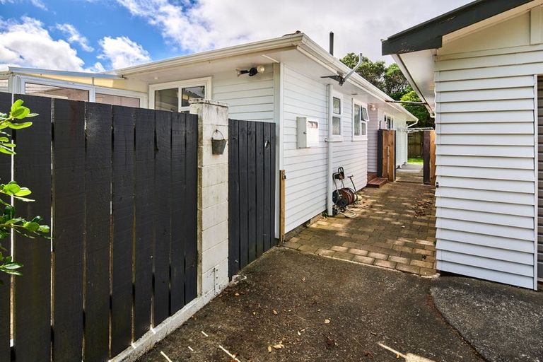 Photo of property in 6 Mayfair Place, Tawa, Wellington, 5028