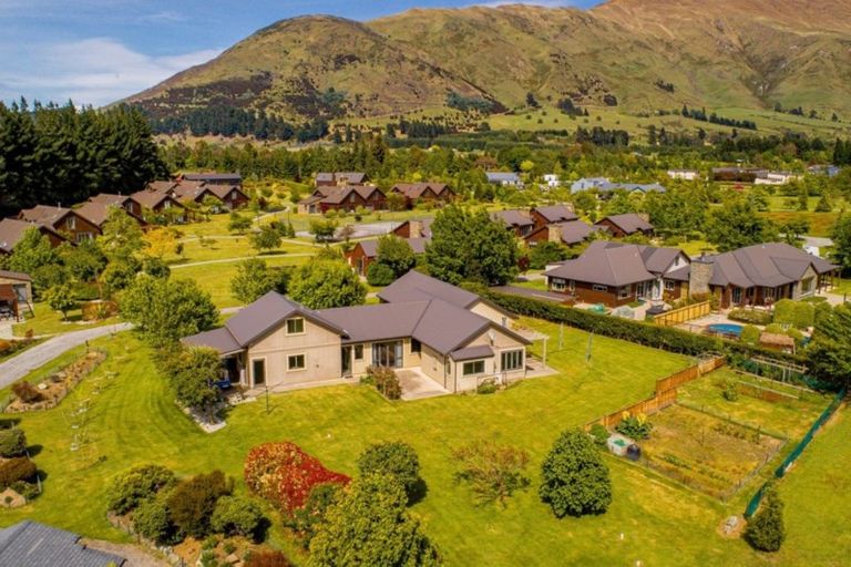 Photo of property in 3 Ironview Lane, Wanaka, 9382