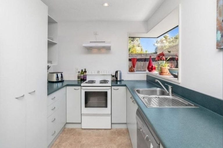 Photo of property in 325 Bealey Avenue, Edgeware, Christchurch, 8013