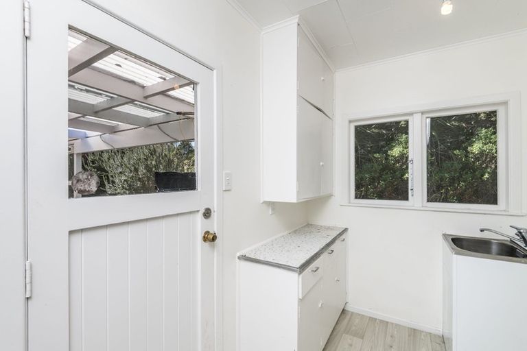 Photo of property in 11 Miles Crescent, Newlands, Wellington, 6037