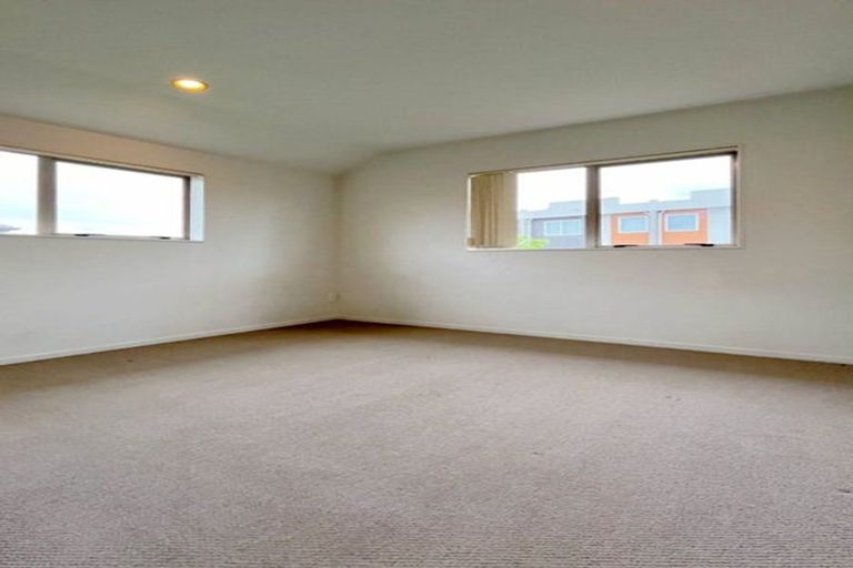 Photo of property in 15 Merlot Way, Te Atatu South, Auckland, 0610