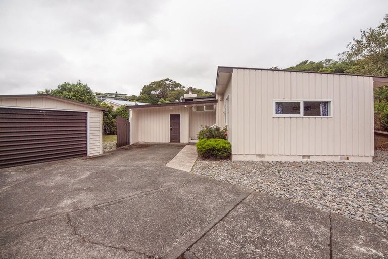 Photo of property in 3 Silverbirch Grove, Churton Park, Wellington, 6037