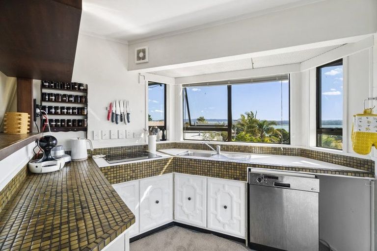 Photo of property in 64 Island Bay Road, Beach Haven, Auckland, 0626