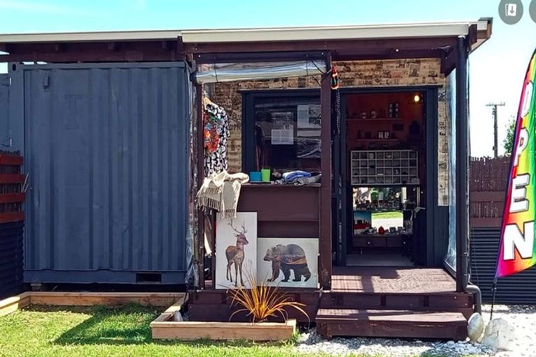 Photo of property in 1 Tramway Street, Ross, 7812