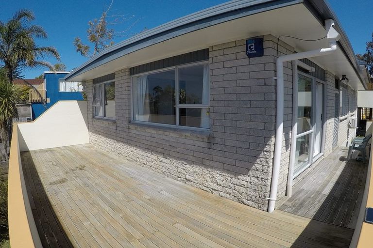 Photo of property in 1/10 Holt Avenue, Torbay, Auckland, 0630